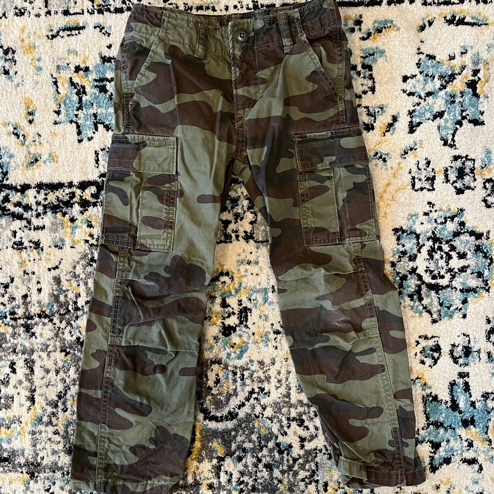 Gap boys cargo green camo pants size 6 regular